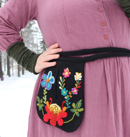 Epoch Tie-on Pocket digital sewing pattern from Twig + Tale