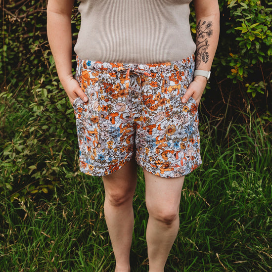 Women's elastic sale waist shorts