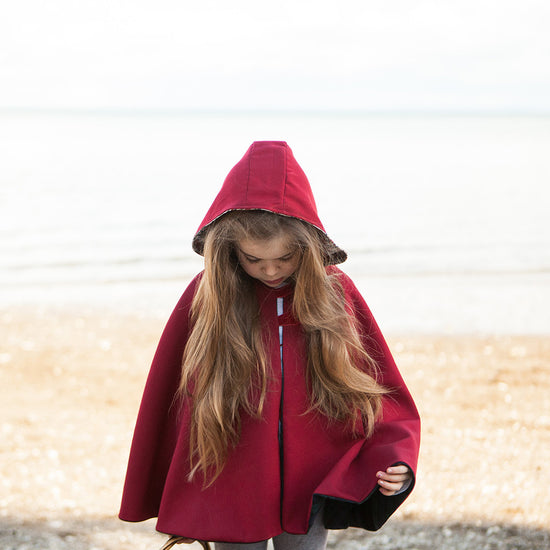 Short hooded cape with slits Sewing Pattern Beginner